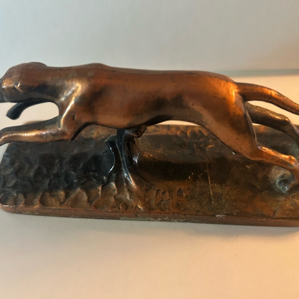 Elegant Bronze Cheetah Figurine